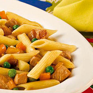 Penne com Lombo e Legumes