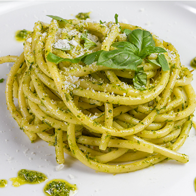 Linguine Ovos ao Molho Pesto