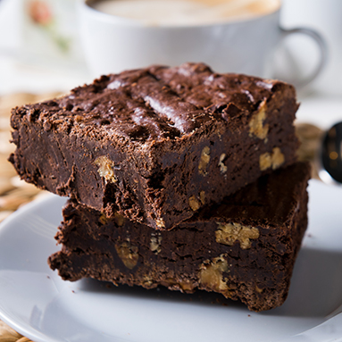 Brownie de chocolate com doce de leite e nozes